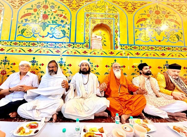 दरगाह में रोजा इफ्तार का भव्य आयोजन