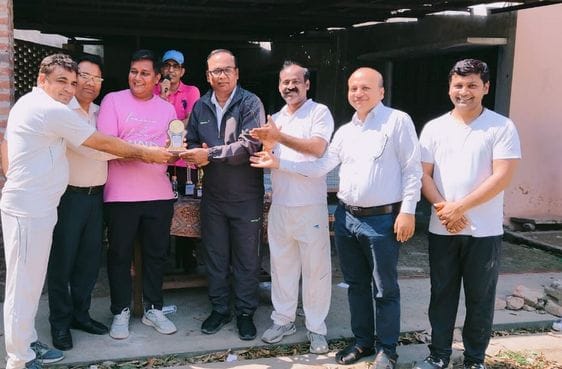 Das College defeated the college team by 12 runs