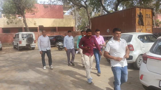 Electricity employees who went to uproot the meter in Kharenti village were beaten up