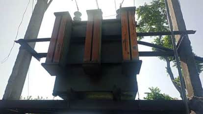 बिजली का ट्रांसफार्मर।