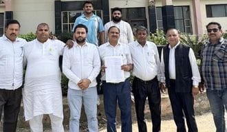 Councillors demanded the Deputy Commissioner to conduct the election of the vice president of the municipality