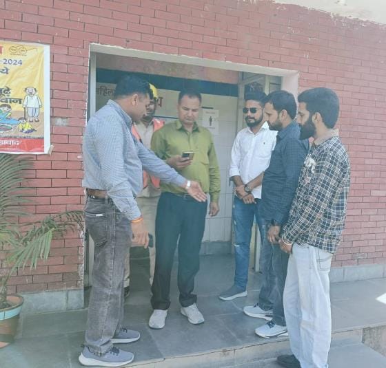 The Swachh Survey team went to homes and asked whether the garbage vehicle comes or not and how many dustbins are used