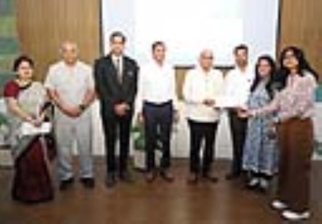 International seminar at GJU: Navneet Kaur and Kirti Nandal received Young Scientist Award
