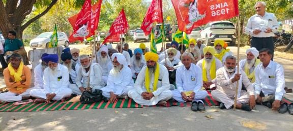 Farmers demonstrated and submitted a memorandum to the President