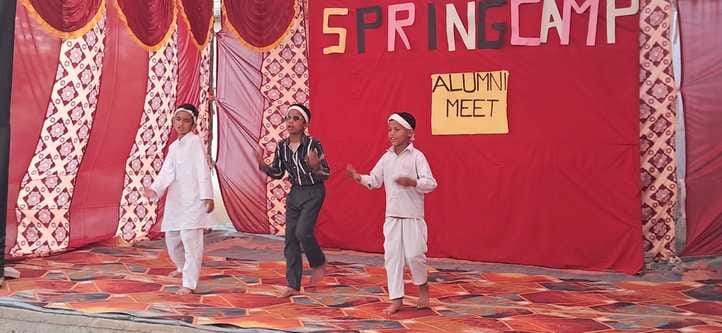 Children gave colourful presentations in the spring camp at Mahadev School