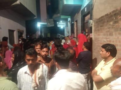 मृतक का शव आने के बाद लगी लोगो की भीड़। संवाद