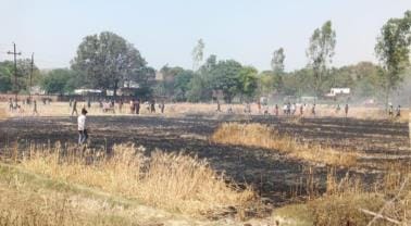 20 bighas of wheat and household goods burnt in the fire