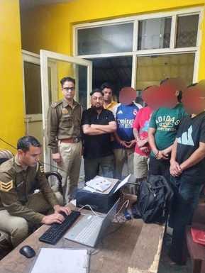 Seven arrested with 11.44 grams of chitta, 23.69 opium, 31.04 charas and 48 bottles of liquor