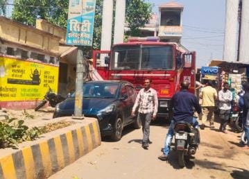 The fire engine collided with a car parked on the road, could not fill water