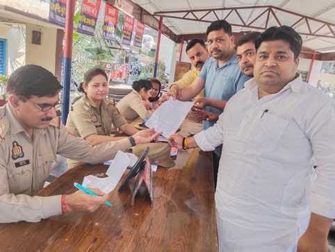 Exhibition being held without permission at Ramlila Sthal, people angry