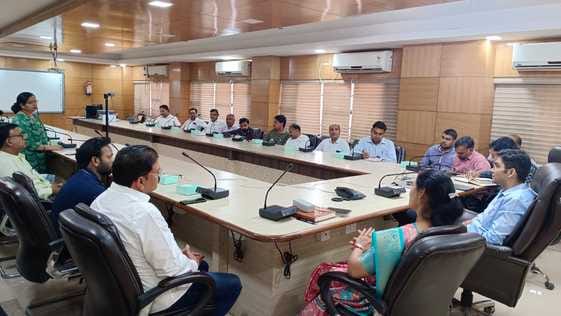 DMC held a meeting with councillors, raised issues of development works and cleanliness