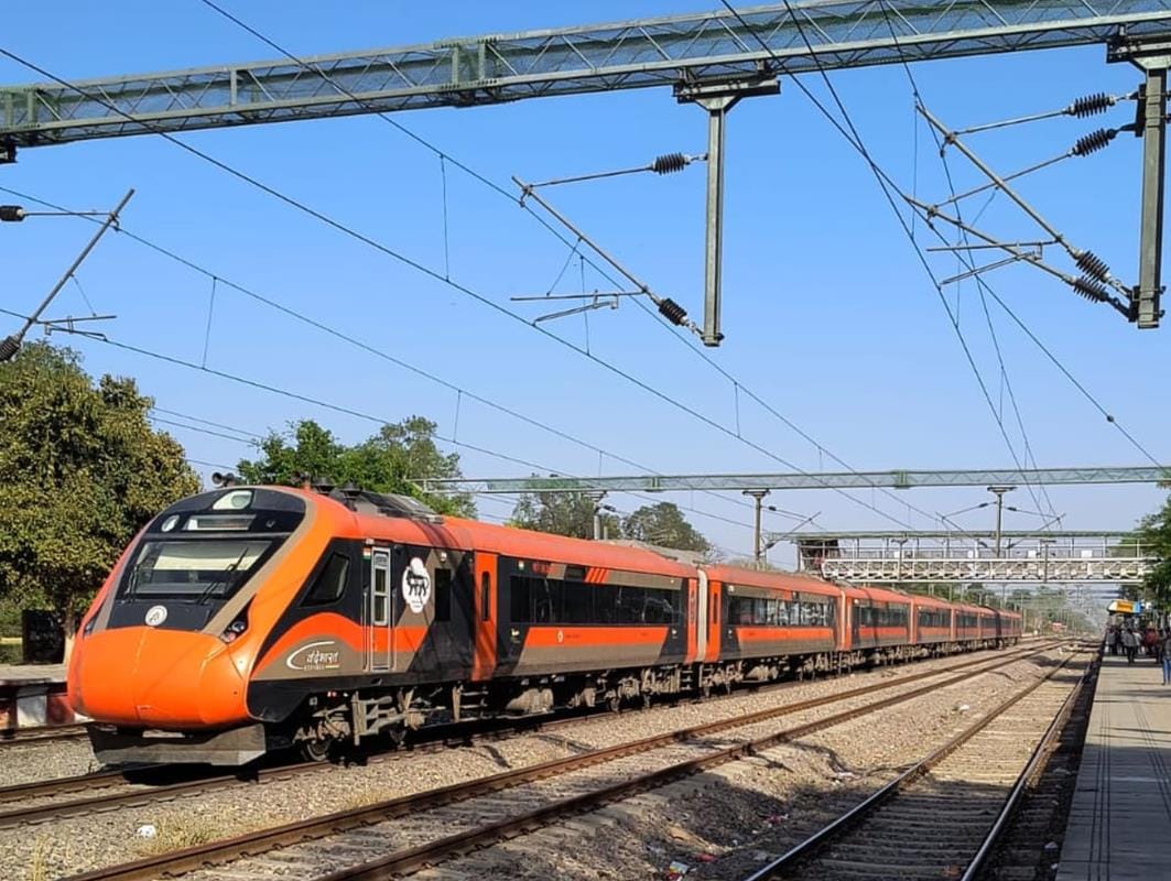 UP: Trains on Kanpur route which were closed have been restored, this train is running empty between Delhi and
