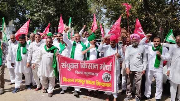 Farmers took to the streets against the Punjab government and submitted a memorandum