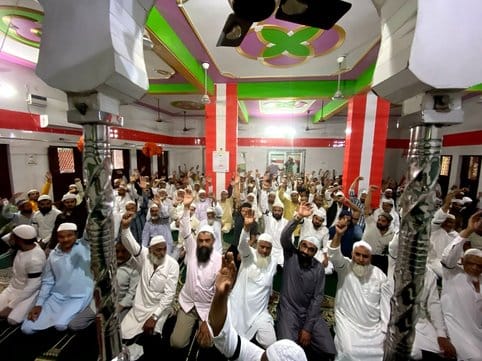 read namaz by tying a black band