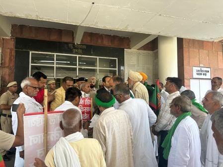 Farmers should be released from jail unconditionally, memorandum submitted