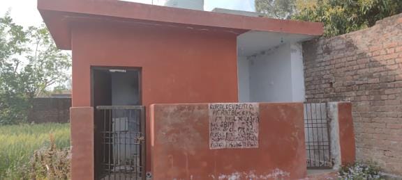 No water in Public Toilet, Peoples Face Problems