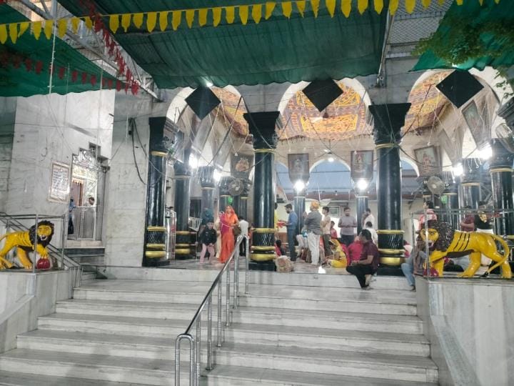 Maa Katyayani will appear wearing a Banarasi silk saree