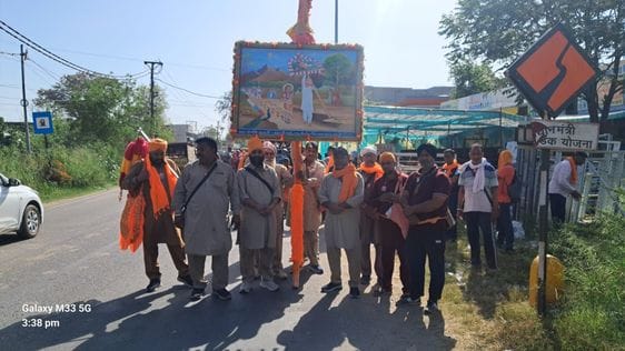 Devotees from Punjab travel 250 km on foot to reach Baba's city