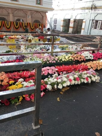 Grand preparations for Navratri, Maa's temple is decorated with flowers