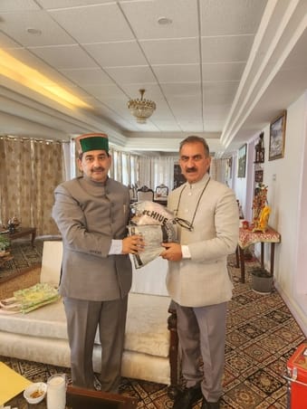 Deputy Chief Whip gave the gift of Kachnar to the Chief Minister