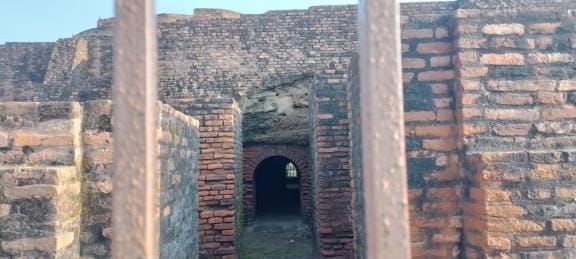 Angulimala stupa is dilapidated, repairs are not being done