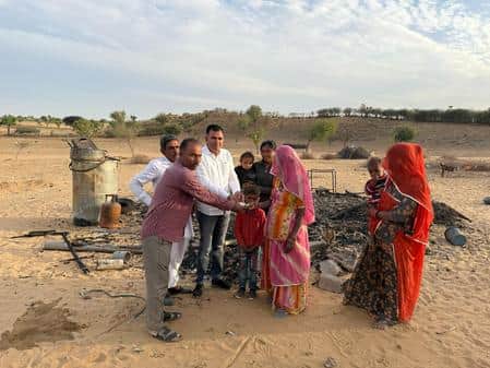 आर्थिक सहयोग करते भामाशाह