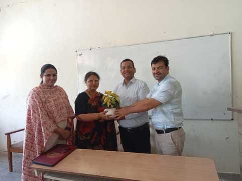 Lecture on international trade held at IGU