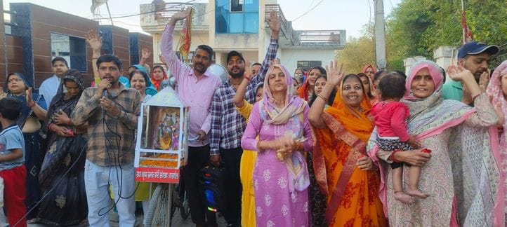 Radha Rani's cheers echoed in Mohalla Nai Sarai during Prabhat Pheri.