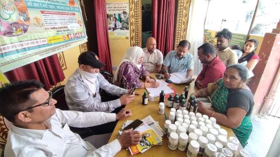 Some are suffering from fever, some from body ache, there is a long queue of patients suffering from vomiting and diarrhea too