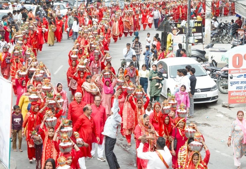 Devi Koop Maa Bhadrakali's court decorated, a grand procession with 5100 women carrying urns