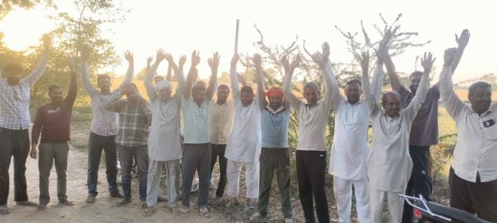 Farmers angry over pouring water of Ghaggar Kharif Channel into bore well, expressed their anger by raising slogans