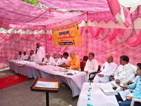 The issue of outstanding payment heated up in the meeting of sugarcane committee
