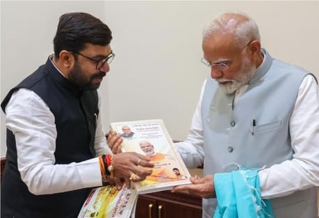 MP gives Mahua biscuit to PM, compliments in Mann Ki Baat: Mahue's new journey will give direction to society