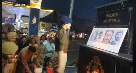 Gave Tribute to Martyr Police Cop