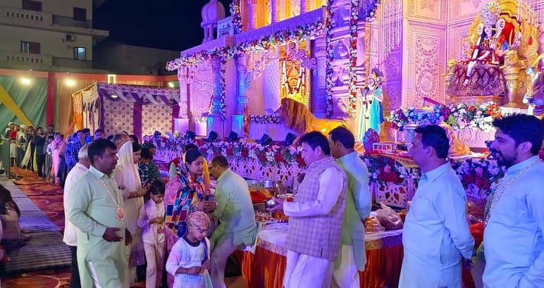 Devotees danced to the hymns of Mother Bhagwati in Jagran