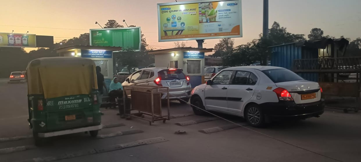 Arbitrary collection in the railway station parking