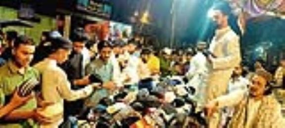 The market is buzzing with the moon, Eid is today
