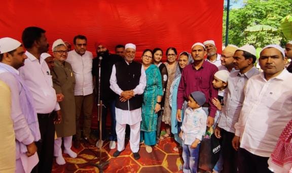 After offering Namaaz, he prayed for peace and gave the message of brotherhood and unity