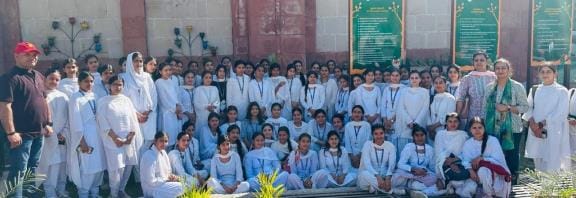 College Girls Reached Jambu zoo