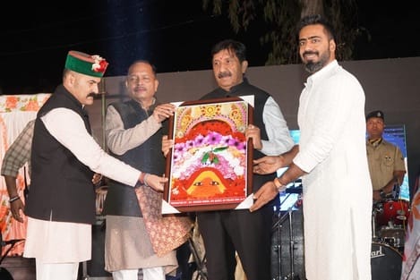 Deputy Chief Minister Mukesh Agnihotri offered prayers at Jhaleda Temple