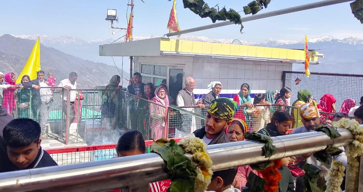 Mother Chaturbhuja, Banderi and Ashapuri temple resonated with the chanting of the mother