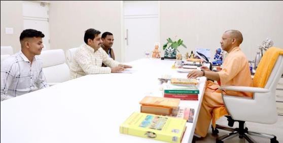 BJYM District President met Chief Minister, submitted memorandum