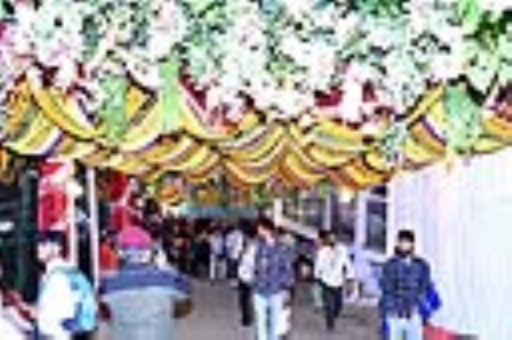 Decoration of Mata Vaishno Devi bhawan with Flowers
