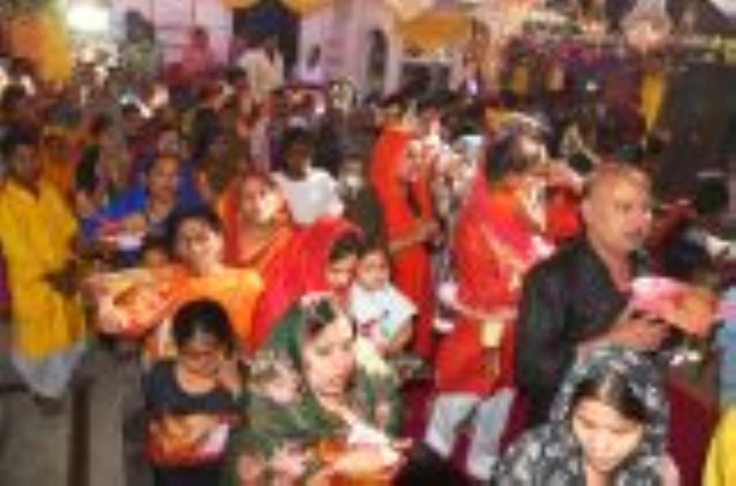 Bowed his head at the feet of Maa and asked for blessings