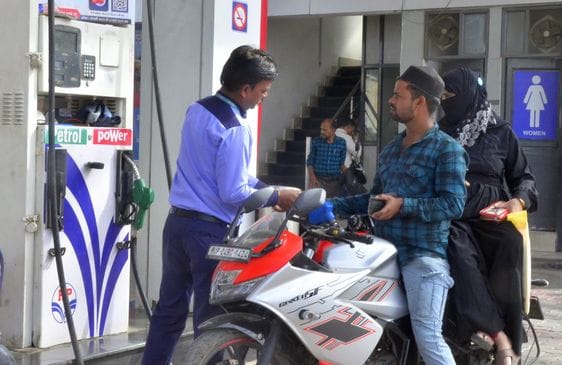 The order of no helmet no petrol failed, officials could not enforce the order