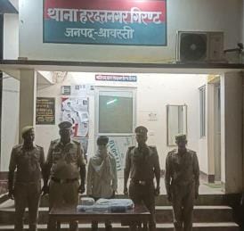 Aadhar card was being made fraudulently in Shravasti, arrested