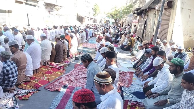 Eid-ul-Fitr is being celebrated with great enthusiasm in Ajmer thousands of heads bowed in prostration