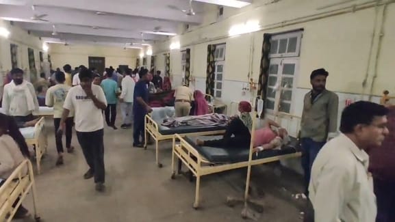 Gas leakage in acid factory in Muzaffarnagar condition of four women and three children deteriorated