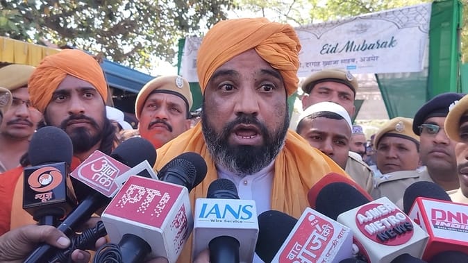 Naseeruddin successor of Dargah Diwan wished Eid Mubarak changes in Waqf Bill were necessary