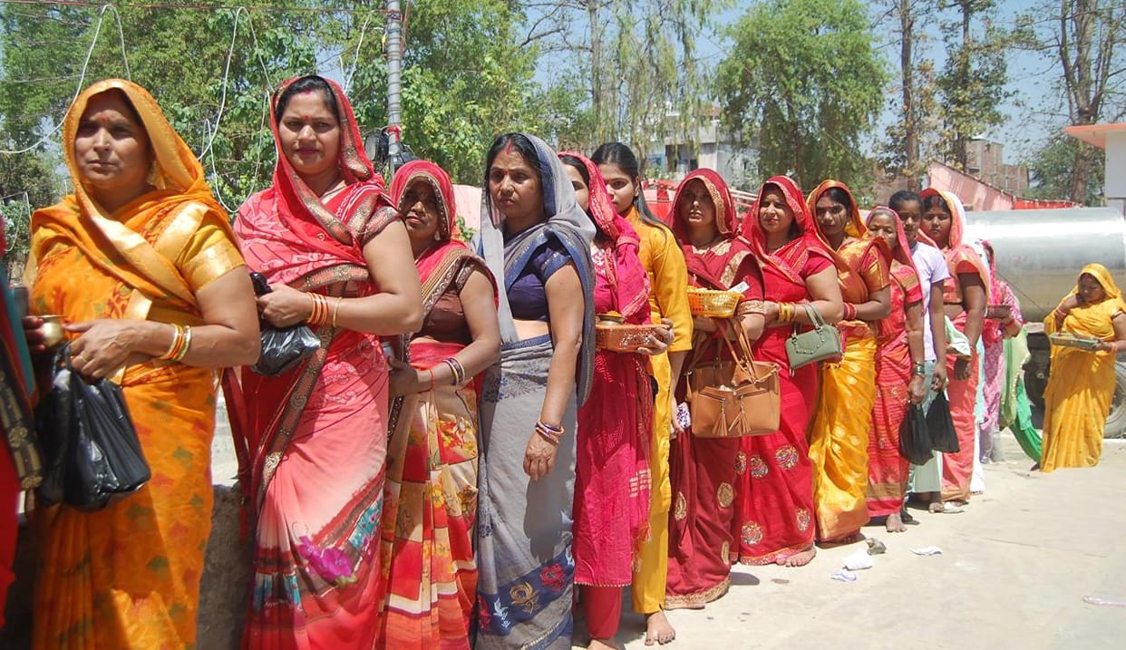 Devotees gathered at Shakti Peeths and offered Chunari and worshipped